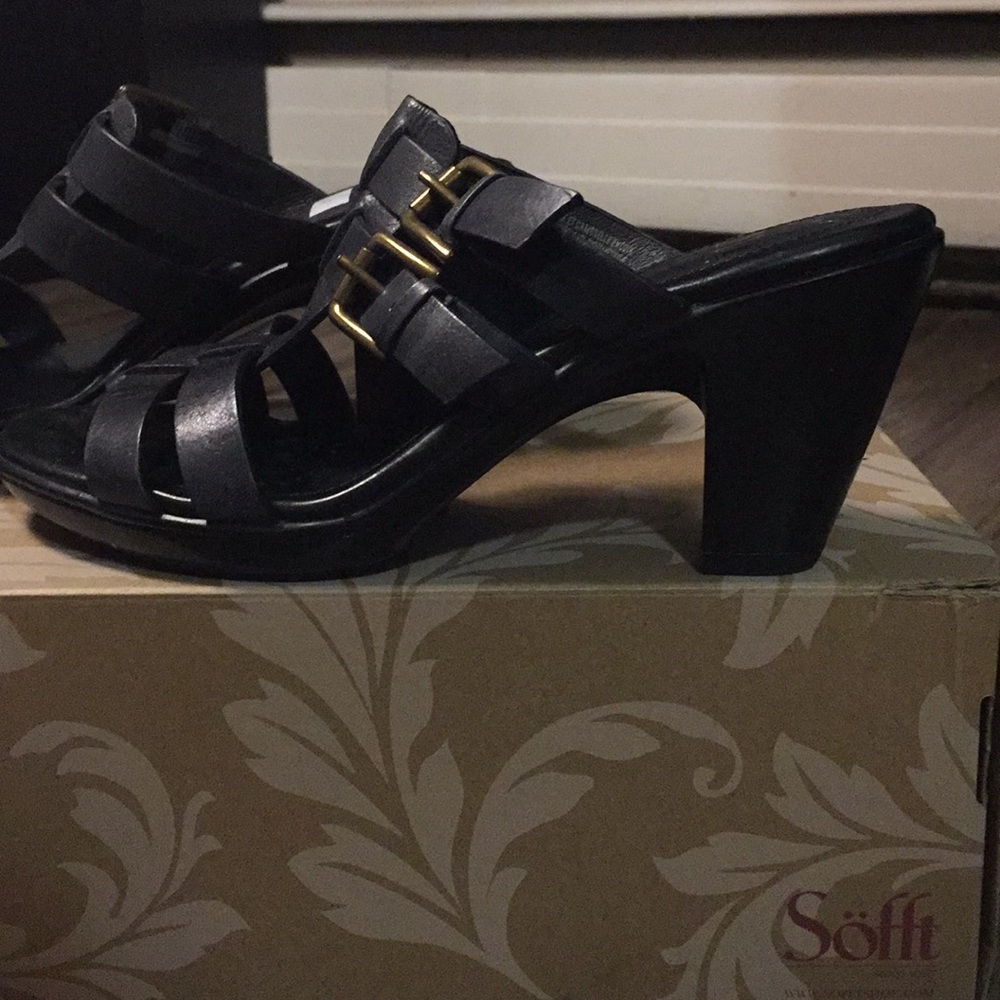 New Sofft black leather heeled sandals